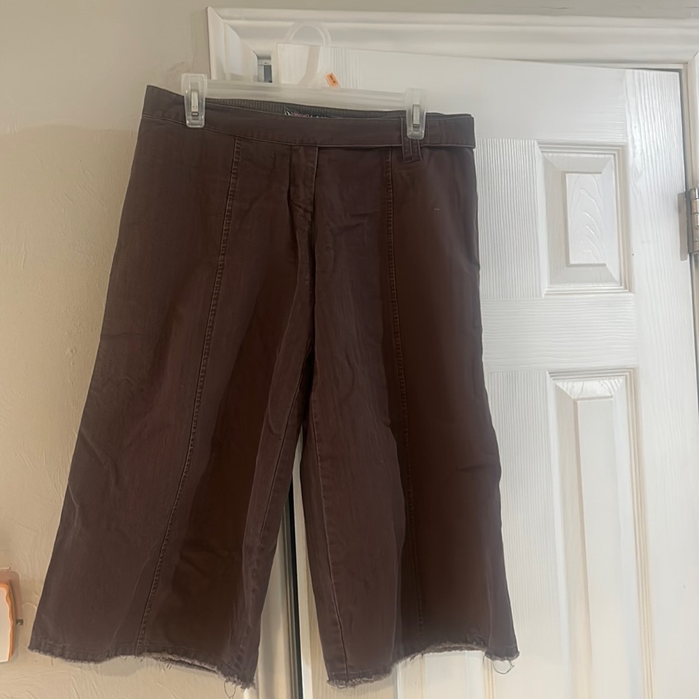 These are Volcom size 5 capris and were my favorite. Very comfortable and cute